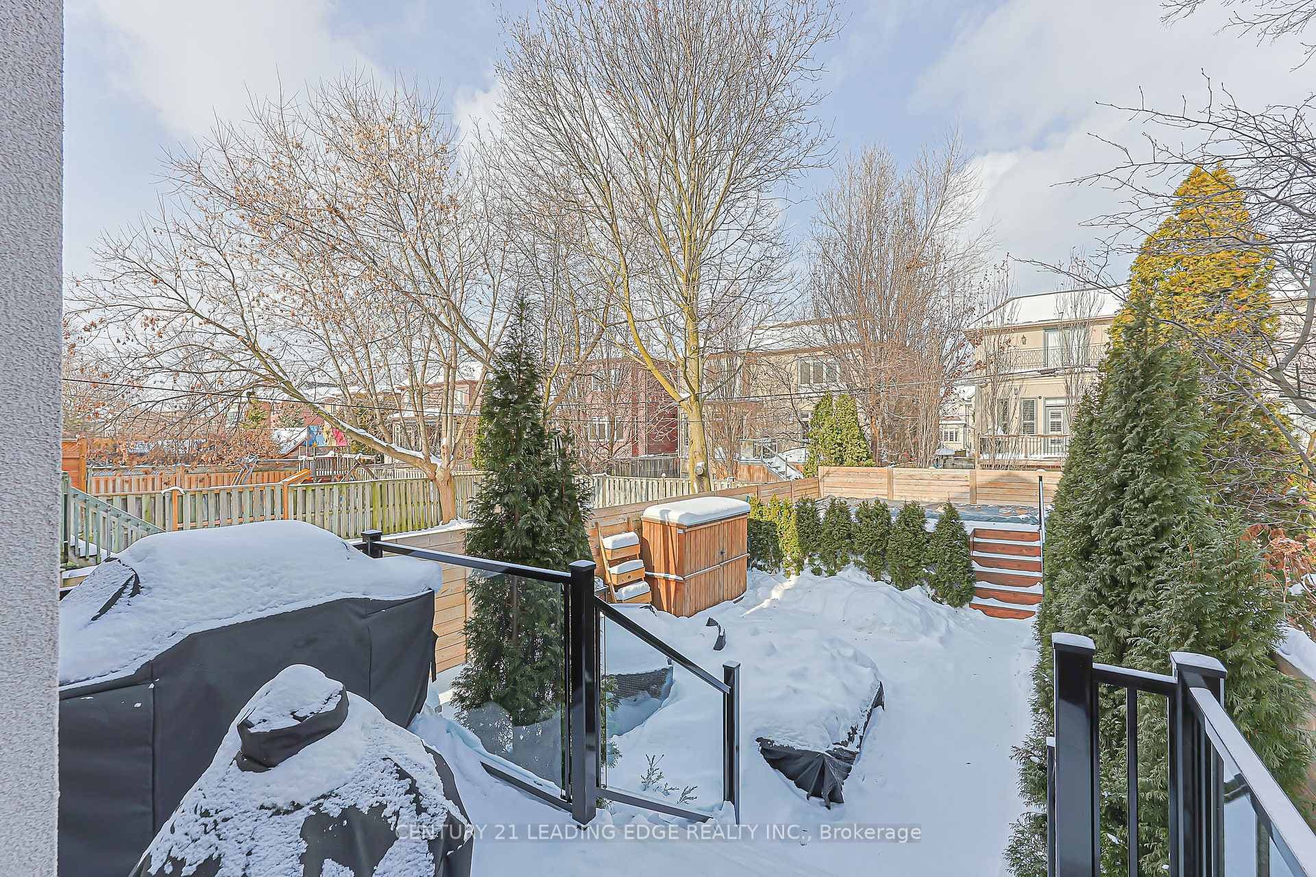 522 Woburn Avenue photo 40