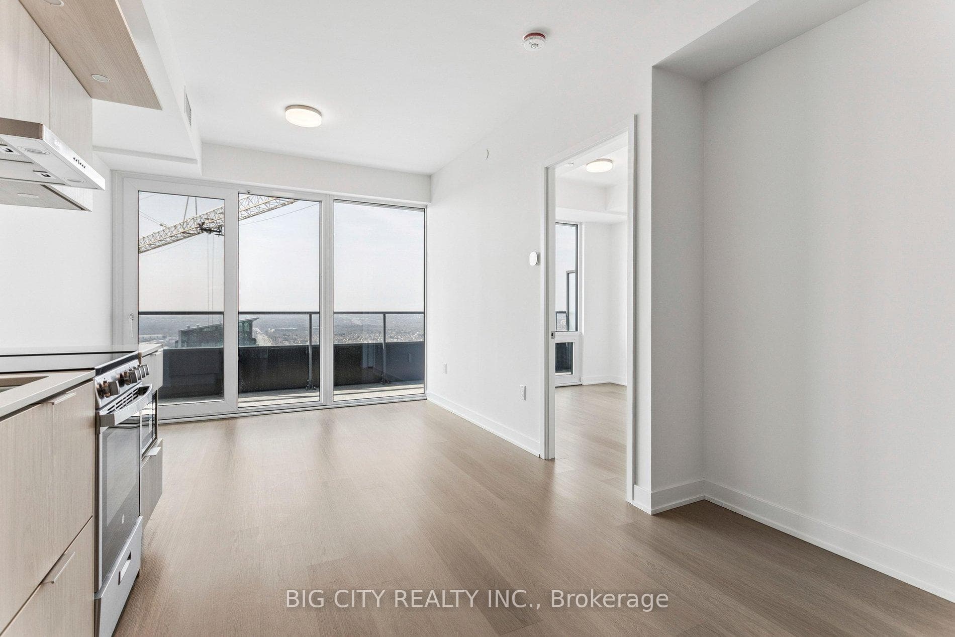 448 Burnhamthorpe Road Unit 3301 photo 3