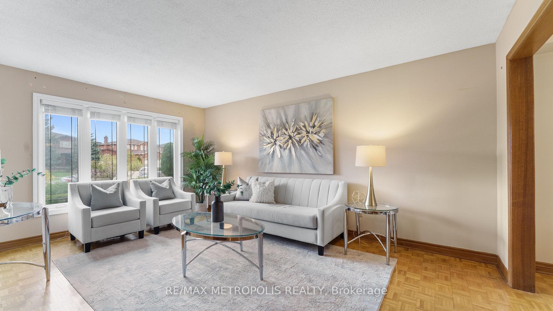 8233 Martin Grove Road photo 4