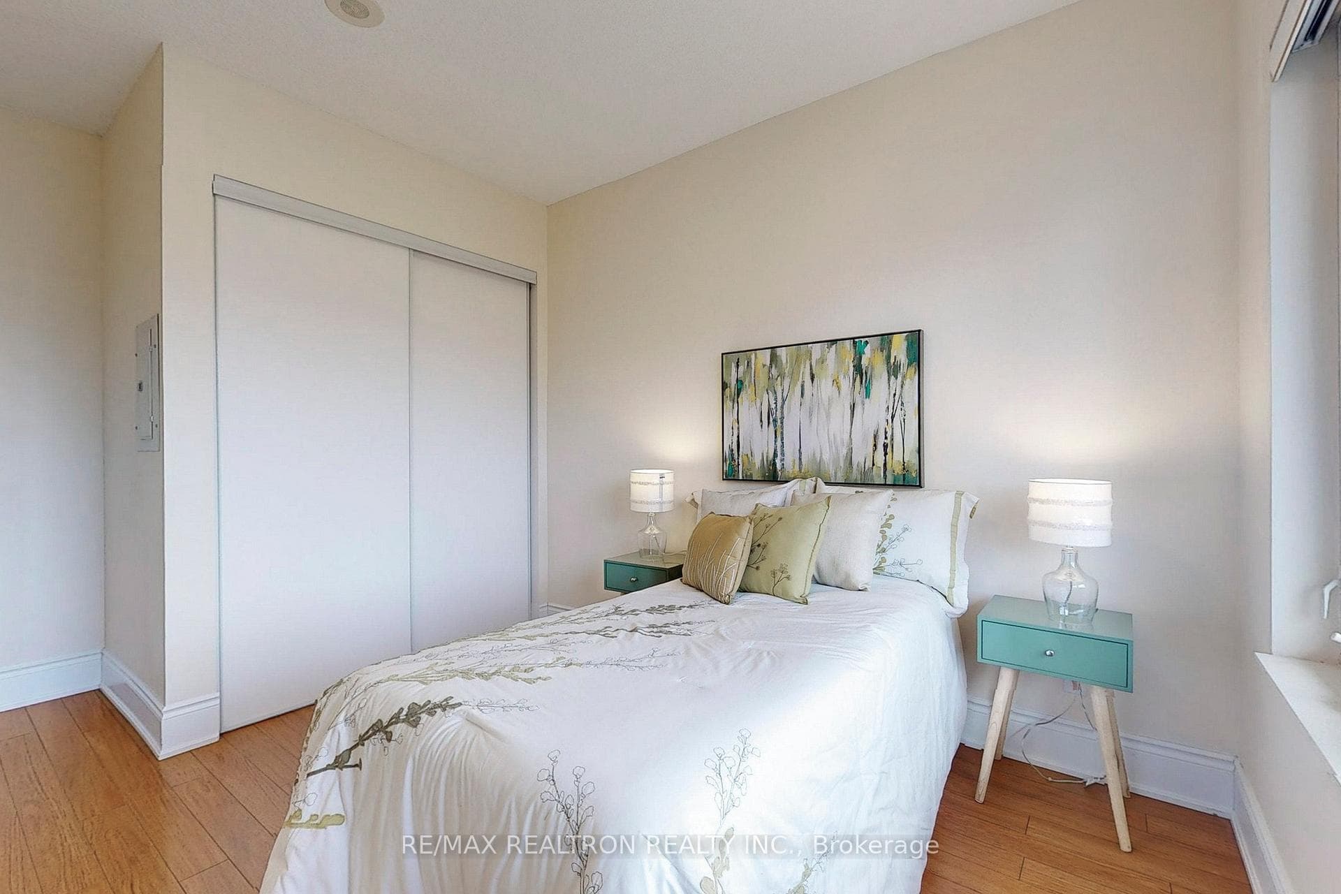 233 South Park Road Unit 1212 photo 15