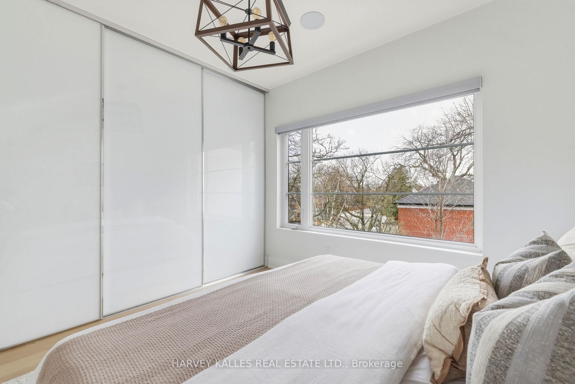 599 Soudan Avenue photo 26