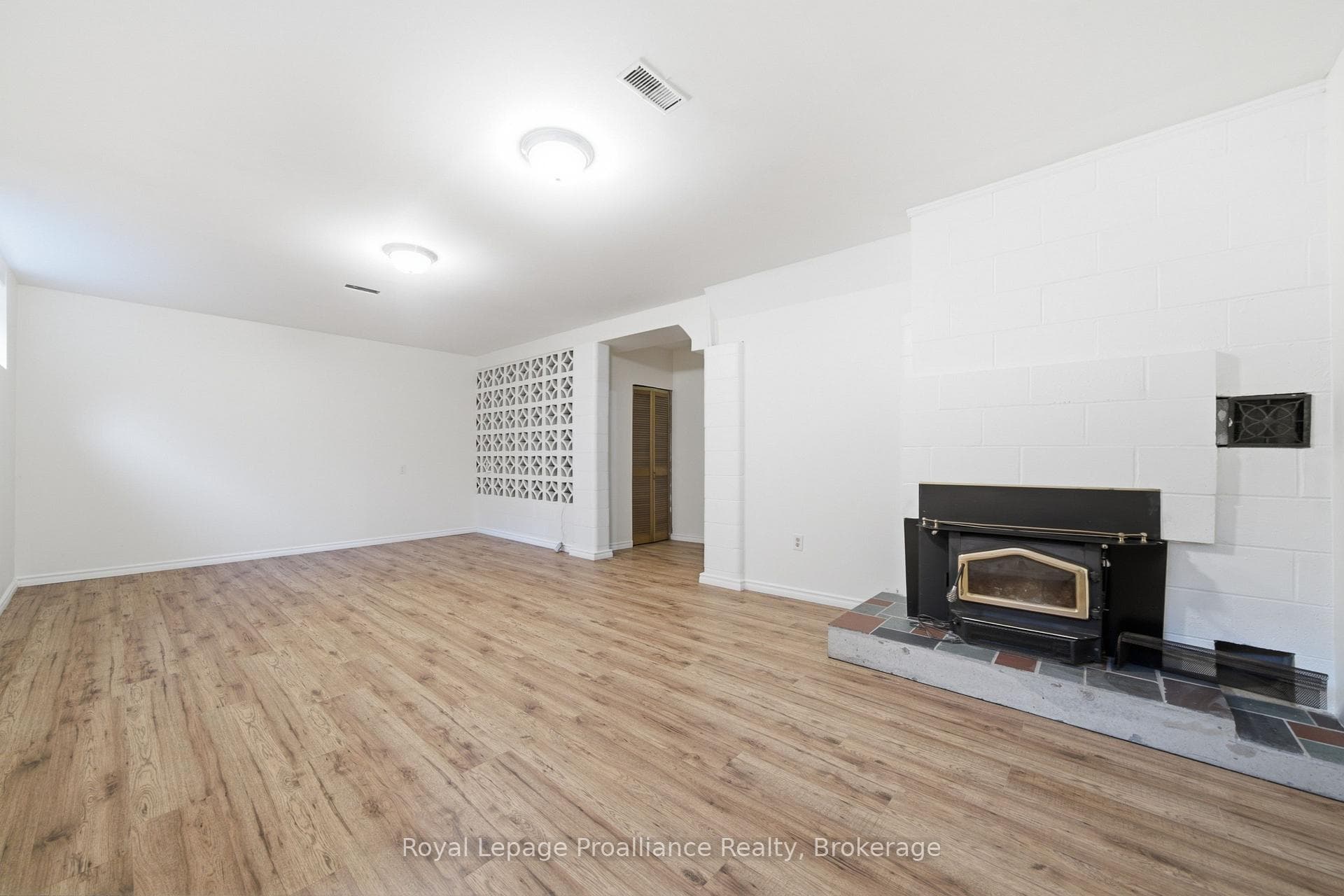 156 Pinehill Crescent photo 30