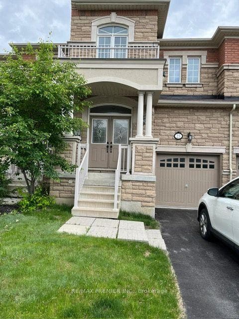 23 Spruce Pine Crescent photo 1