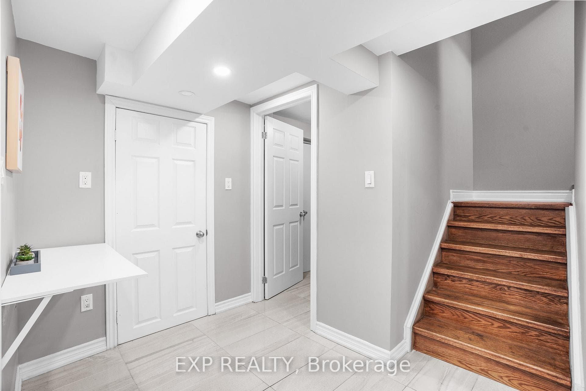 5812 Tenth Line photo 26