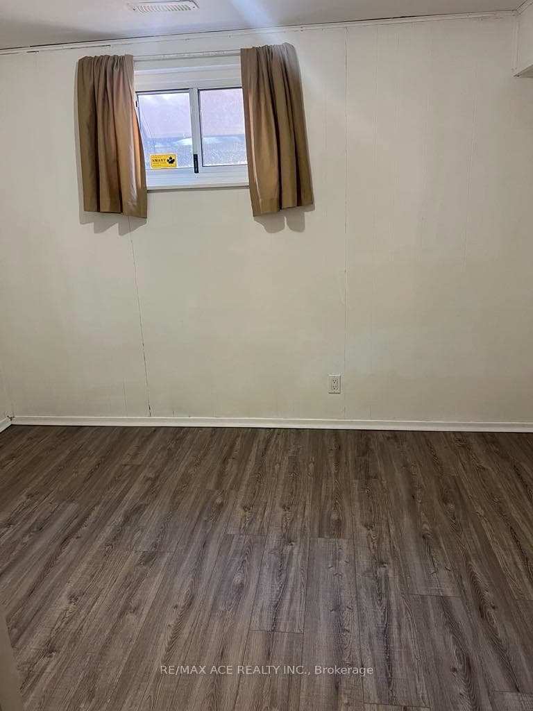 27 Granard Boulevard Unit Bsmt photo 8