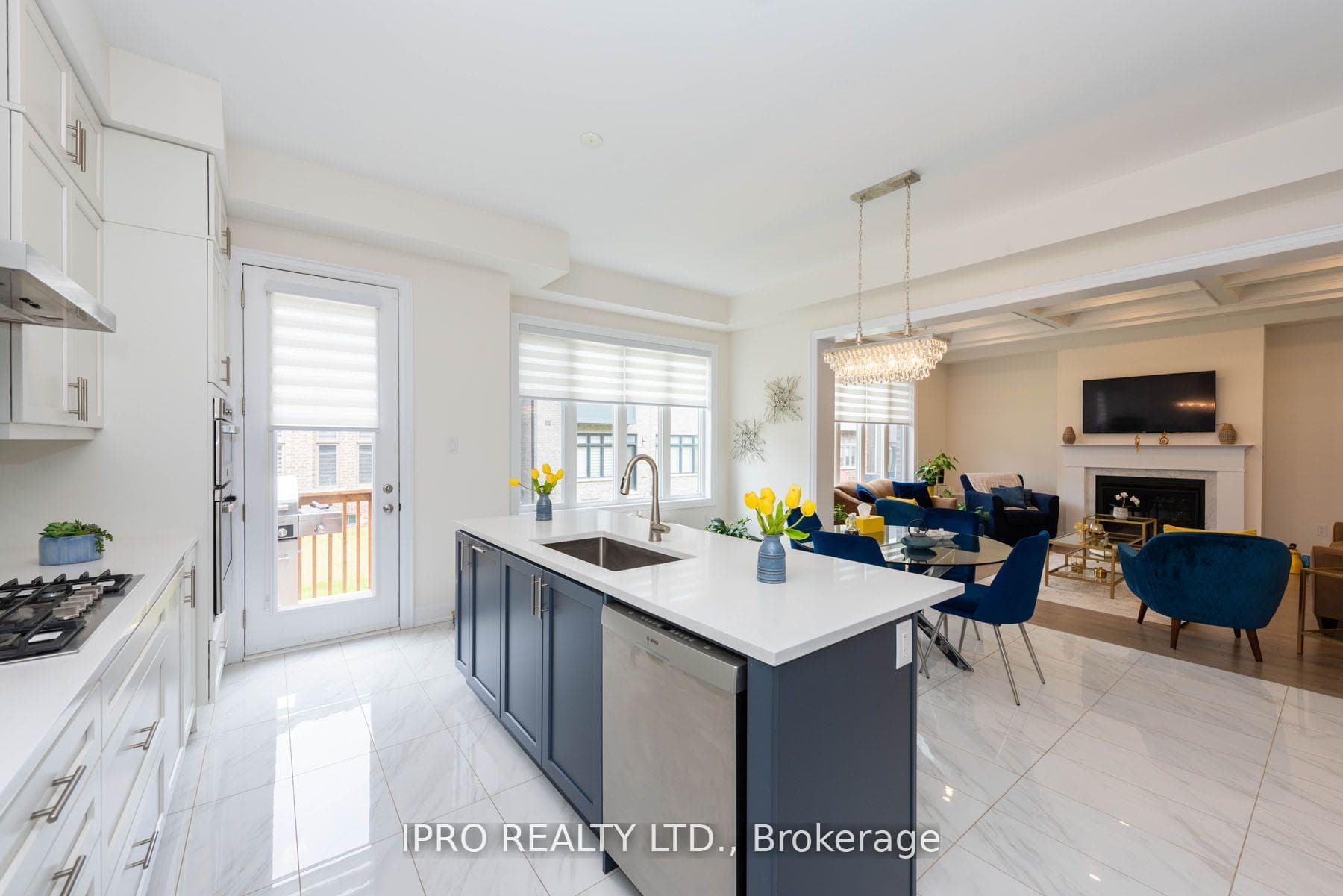 2437 Irene Crescent photo 10