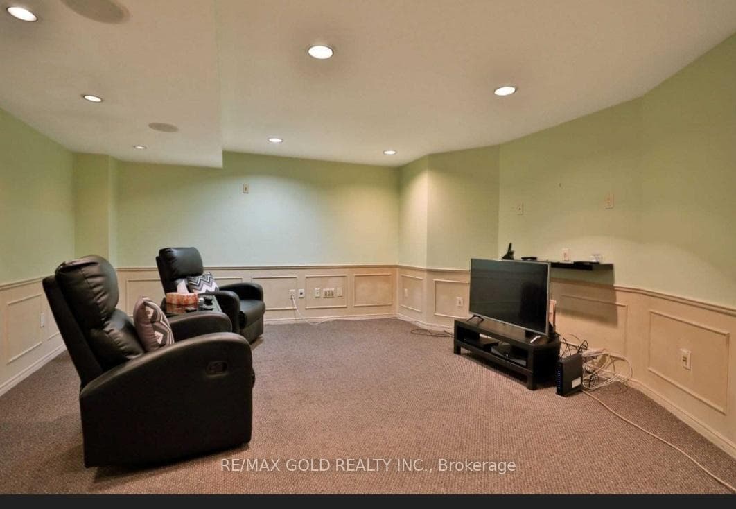 2112 Chrisdon Road photo 18