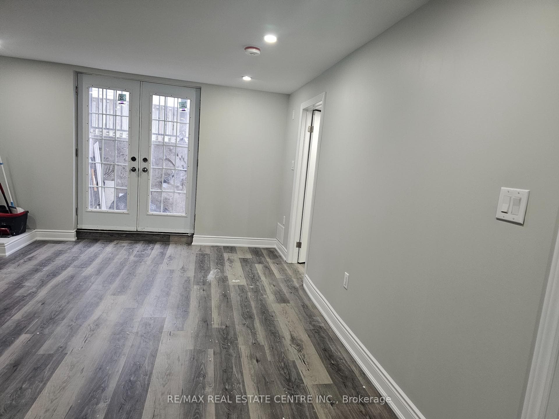 896 Morley Avenue Unit Lower photo 8