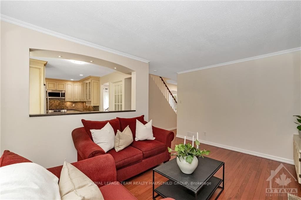 56 HUNTSMAN Crescent photo 11