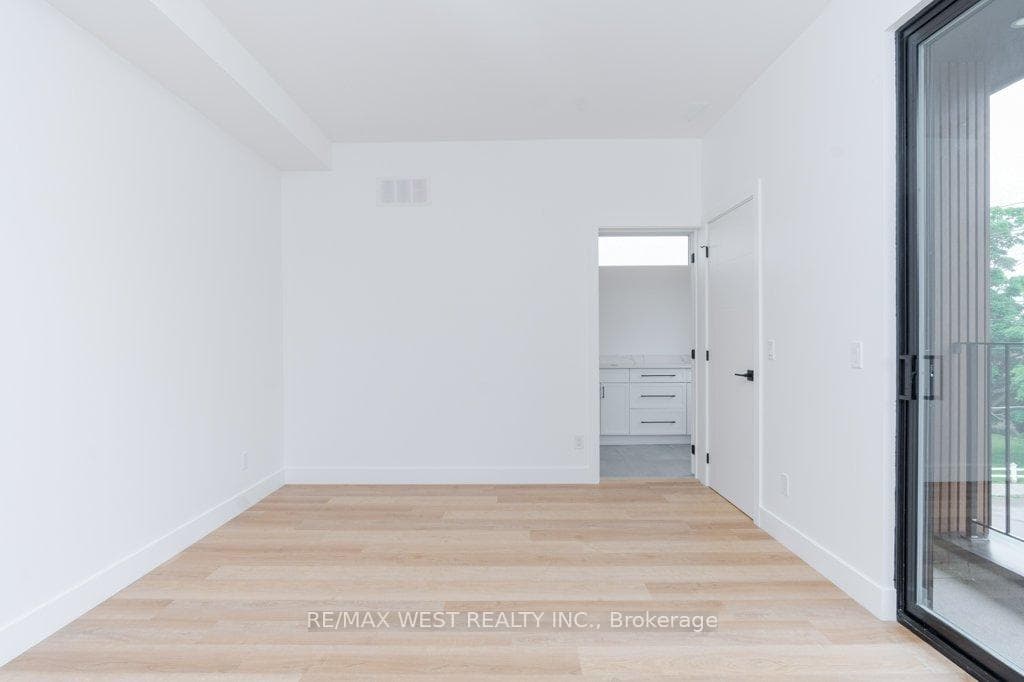 63 Lonborough Avenue Unit Upper photo 17