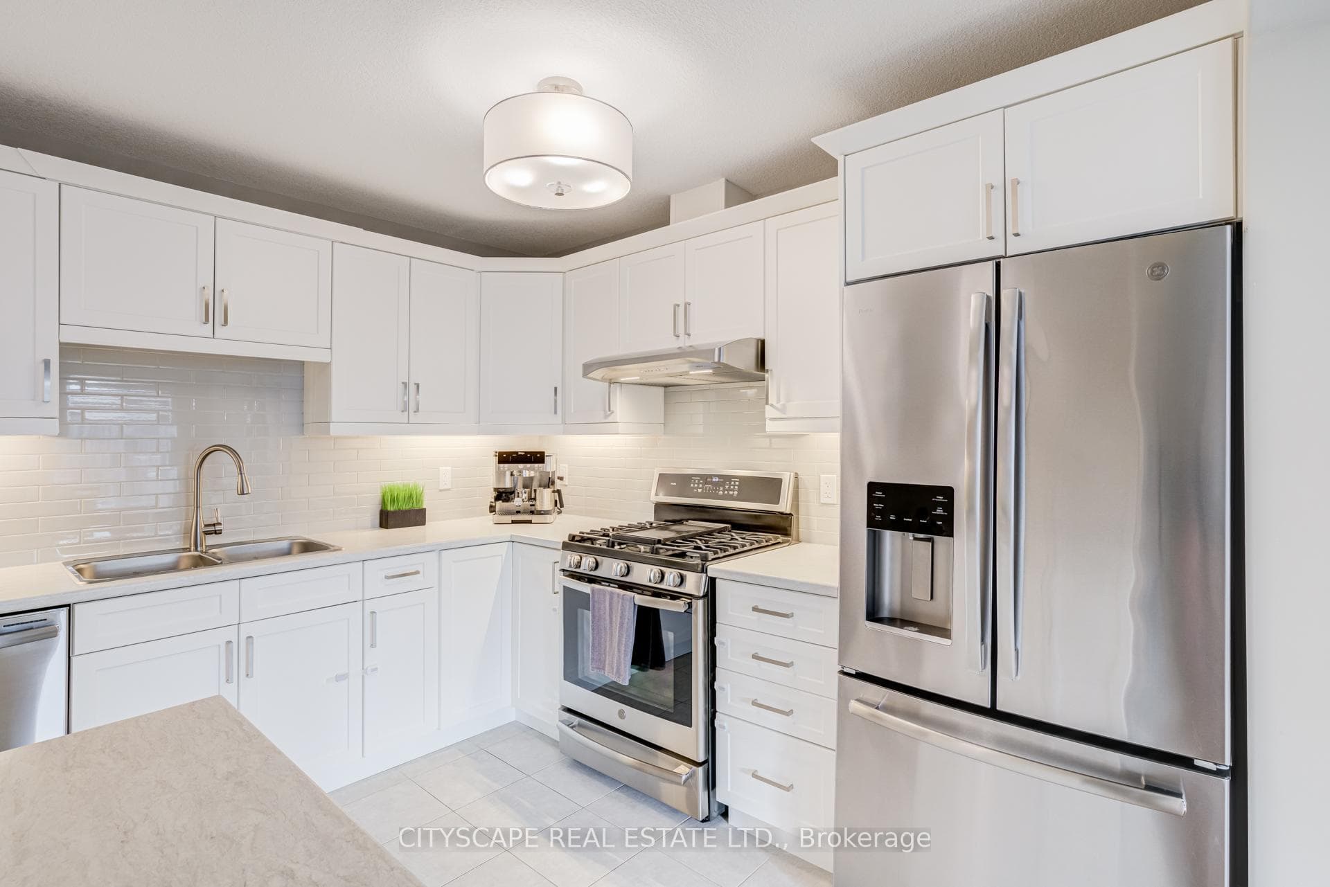 Double Sink, Subway Tile Backsplash