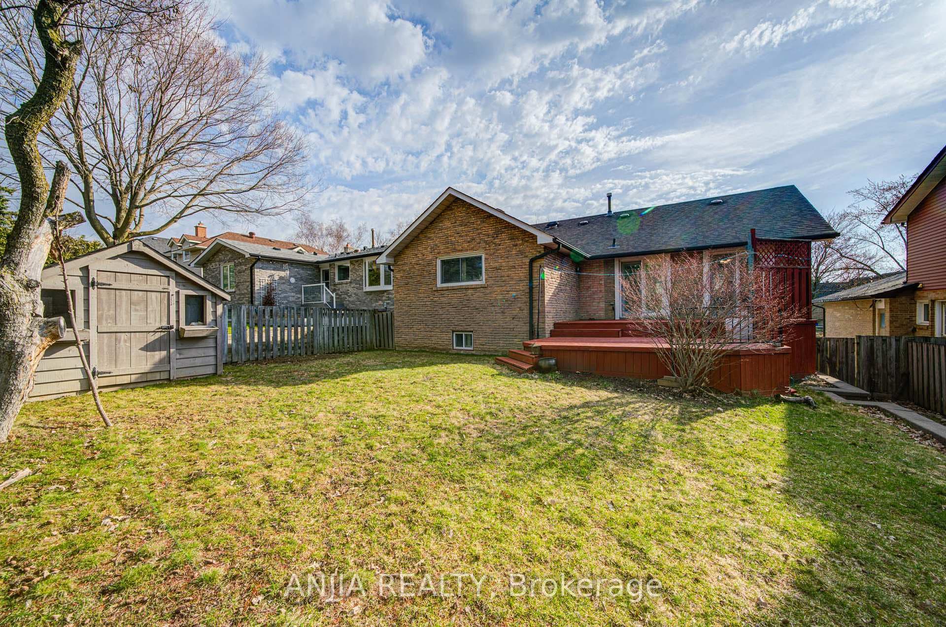 70 Briarwood Road photo 44