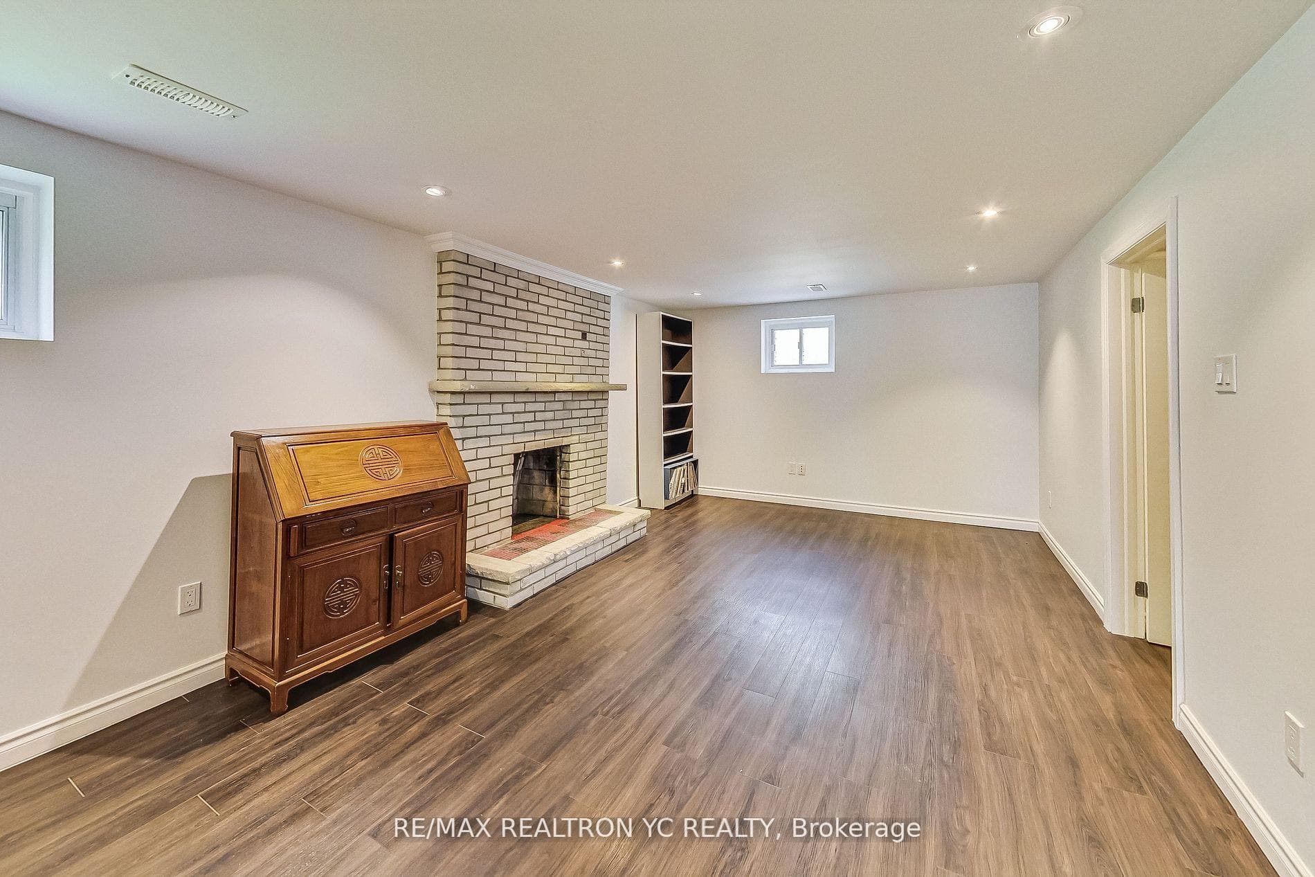 104 Mentor Boulevard photo 27