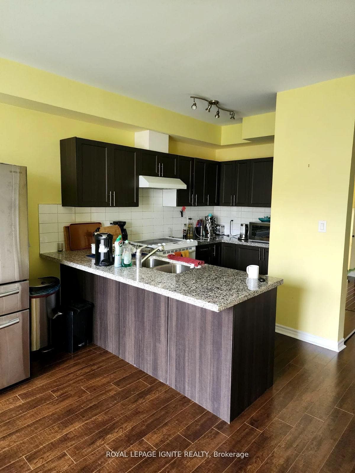 1355 Rathburn Road Unit 4 photo 2