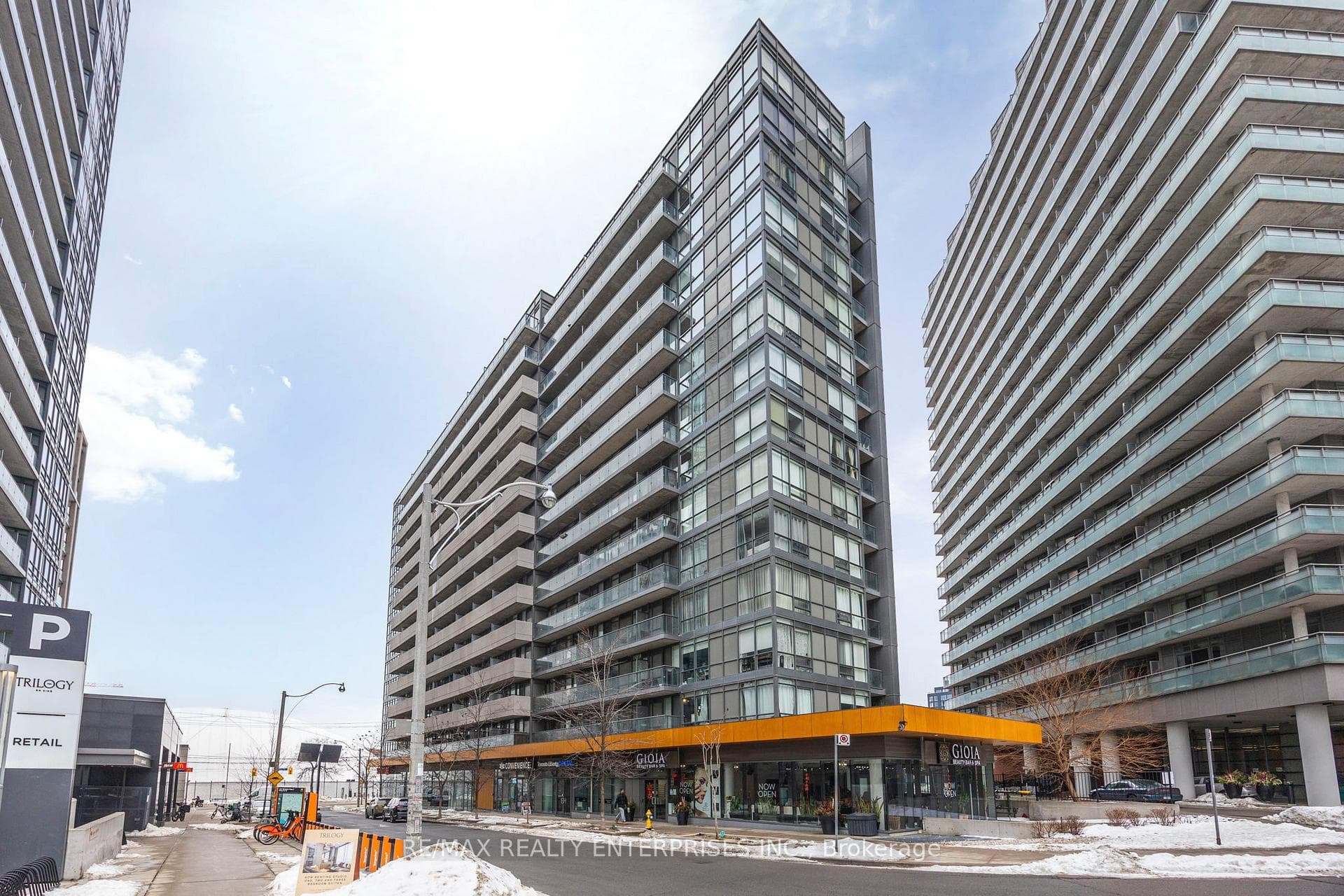 20 Joe Shuster Way Unit 419 photo 4