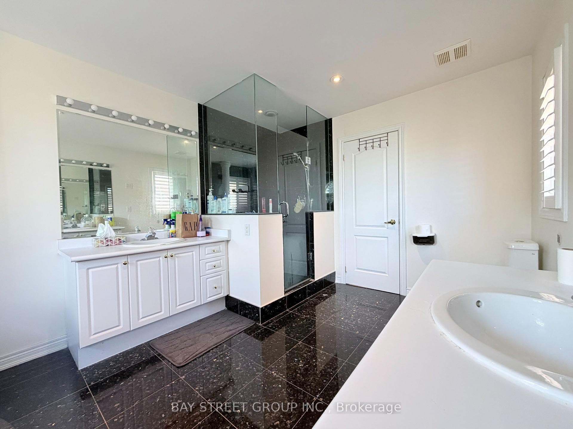 9 SAINT CLARE Boulevard photo 24