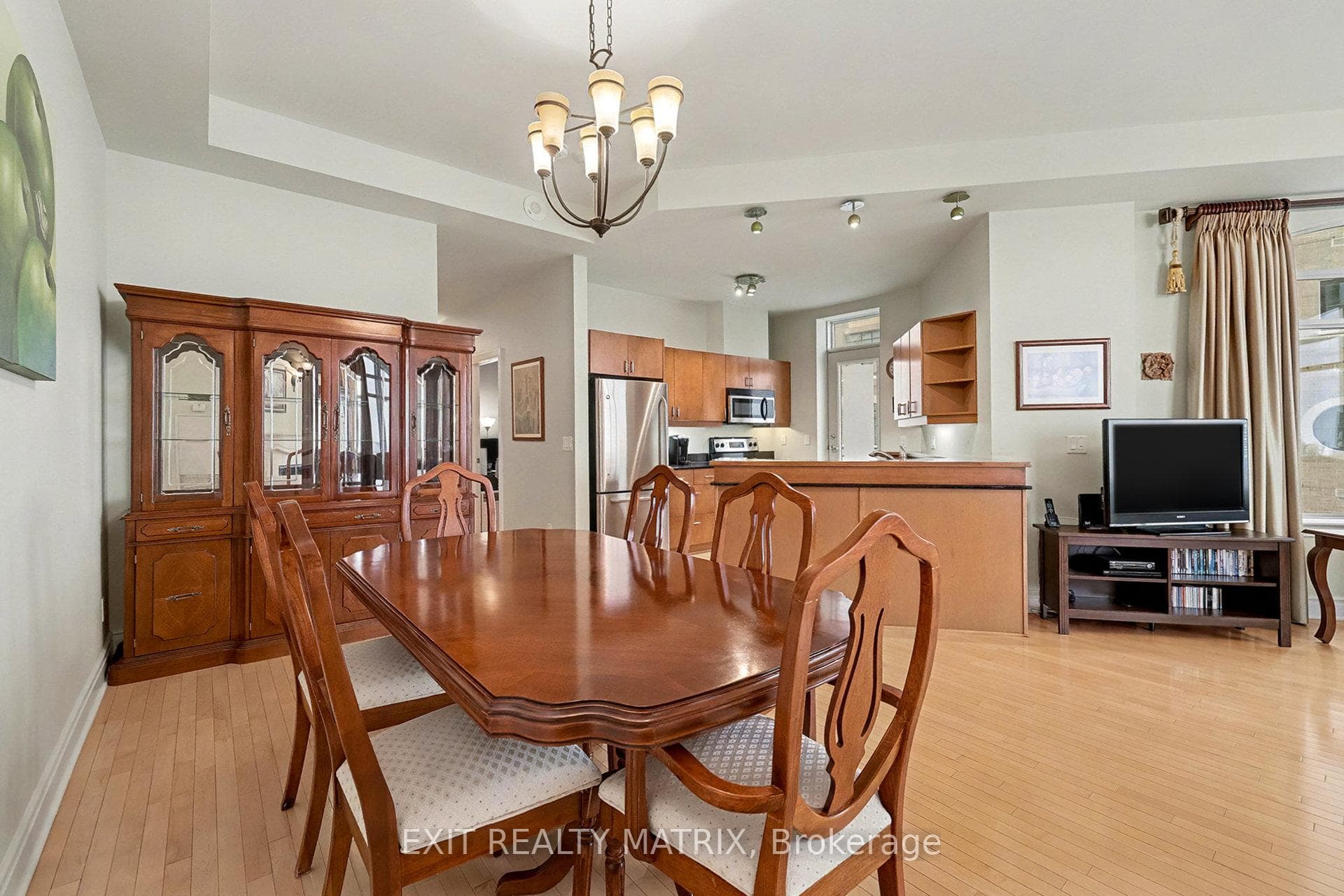 85 Bronson #1505 Ave Ottawa ON - Dining