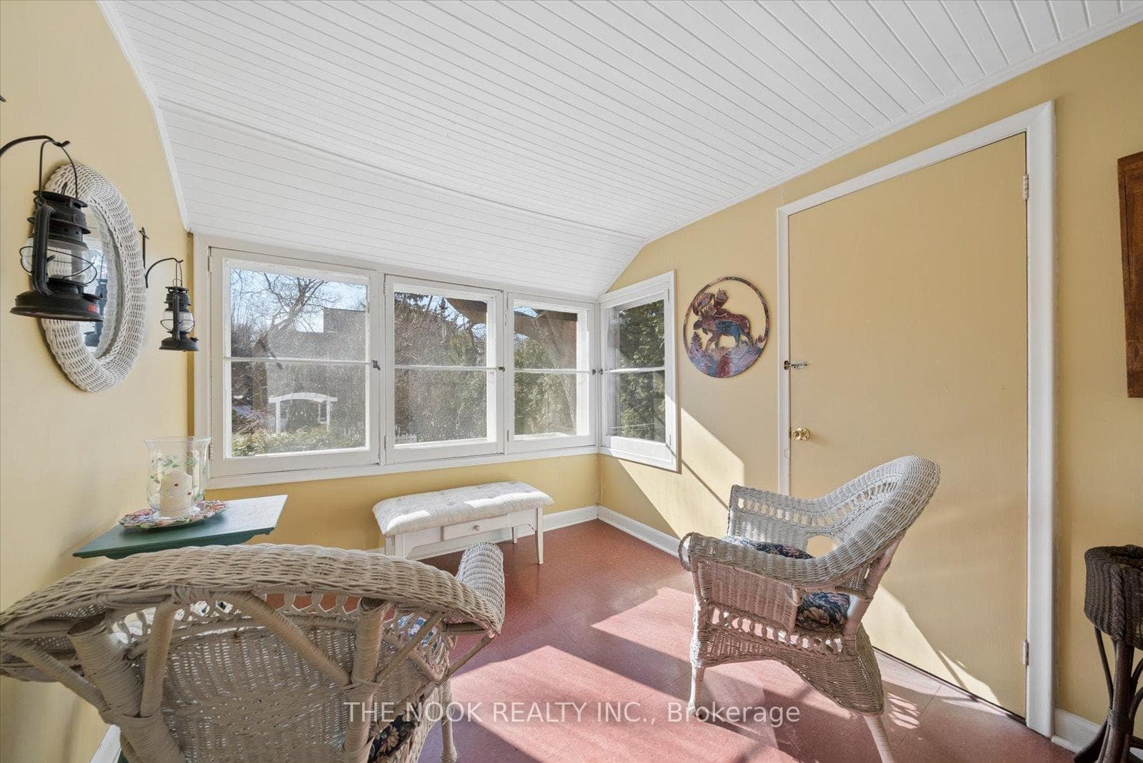 15212 Simcoe Street photo 10
