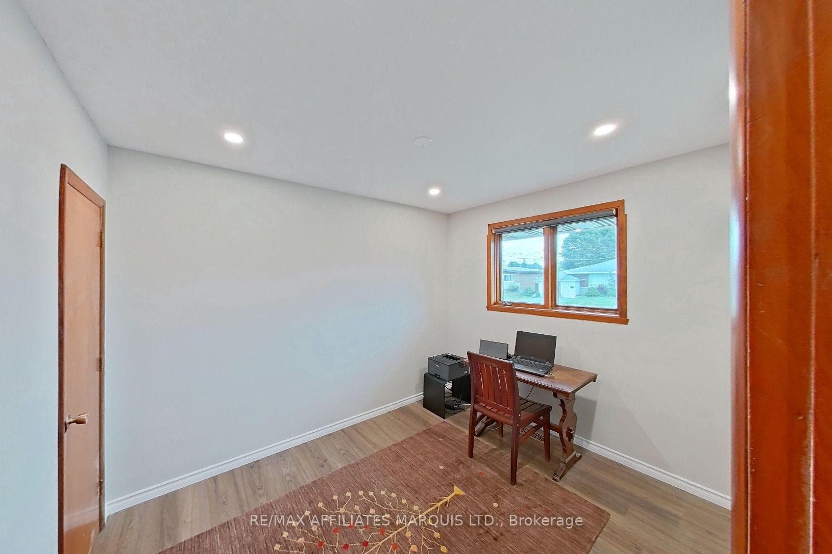 777 Sandfield Crescent photo 8