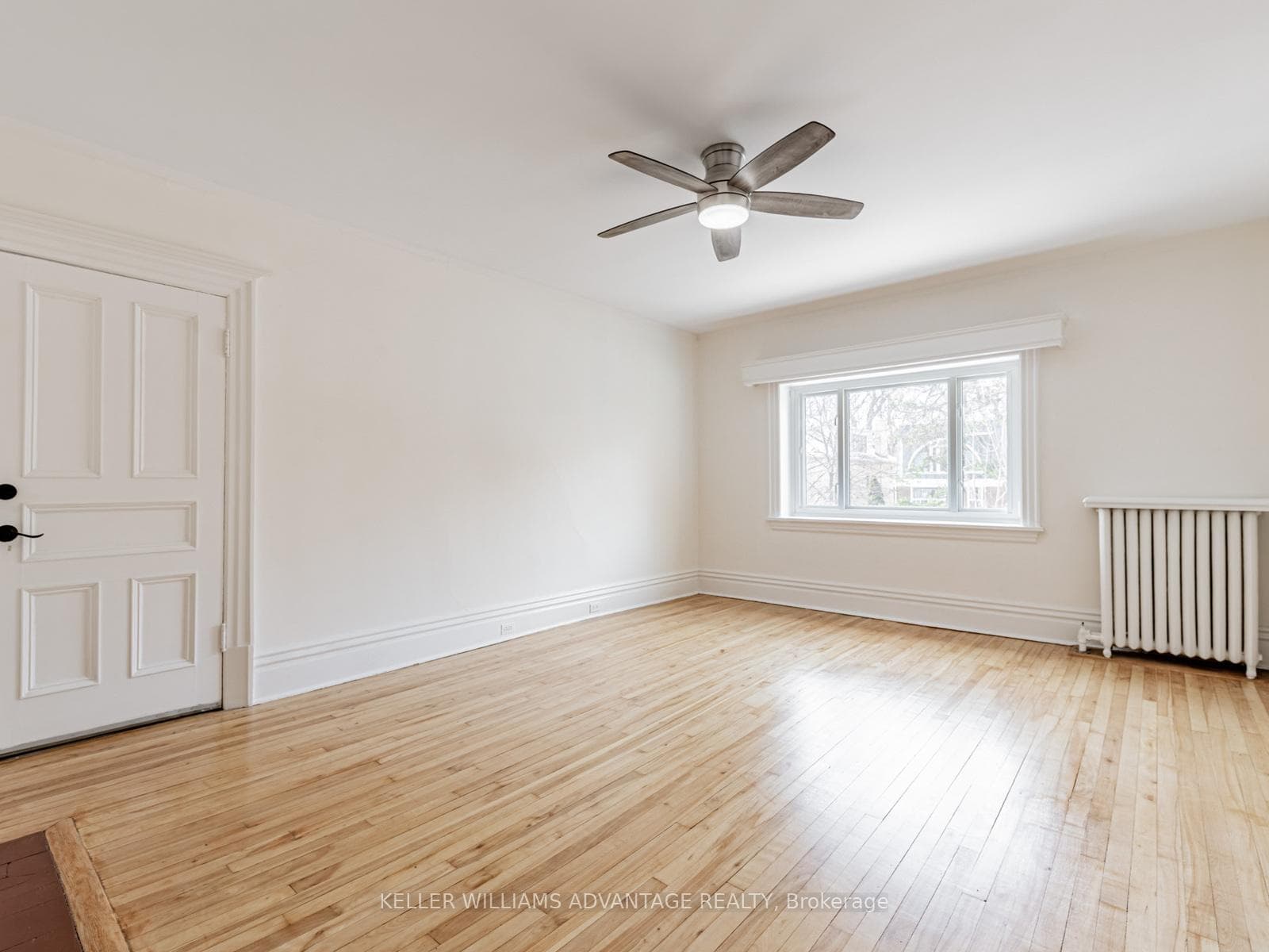 347 Walmer Road Unit 2nd Floor Unit 3 photo 6