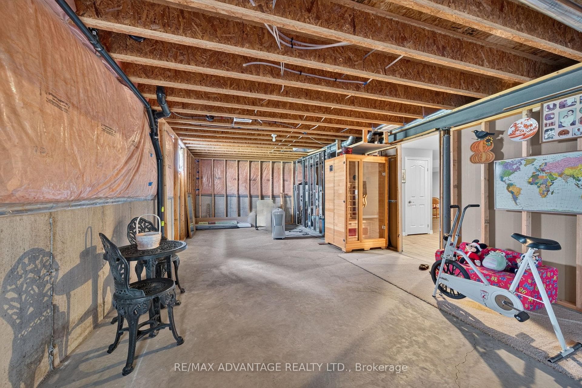8 Willard Crescent photo 28