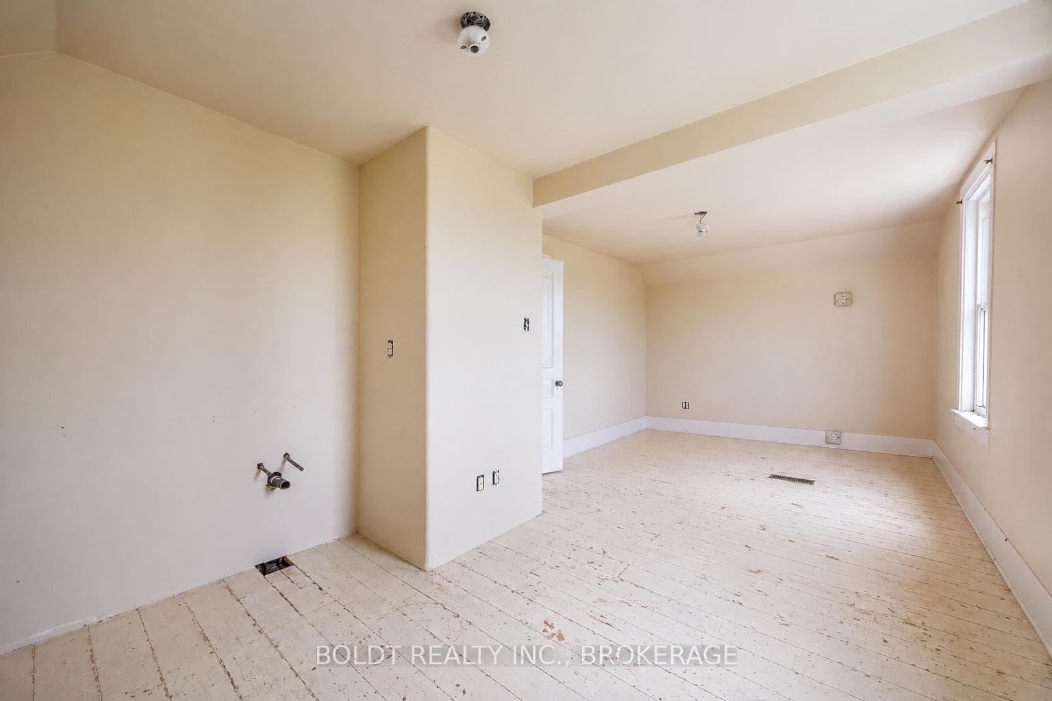9694 Willoughby Drive photo 18