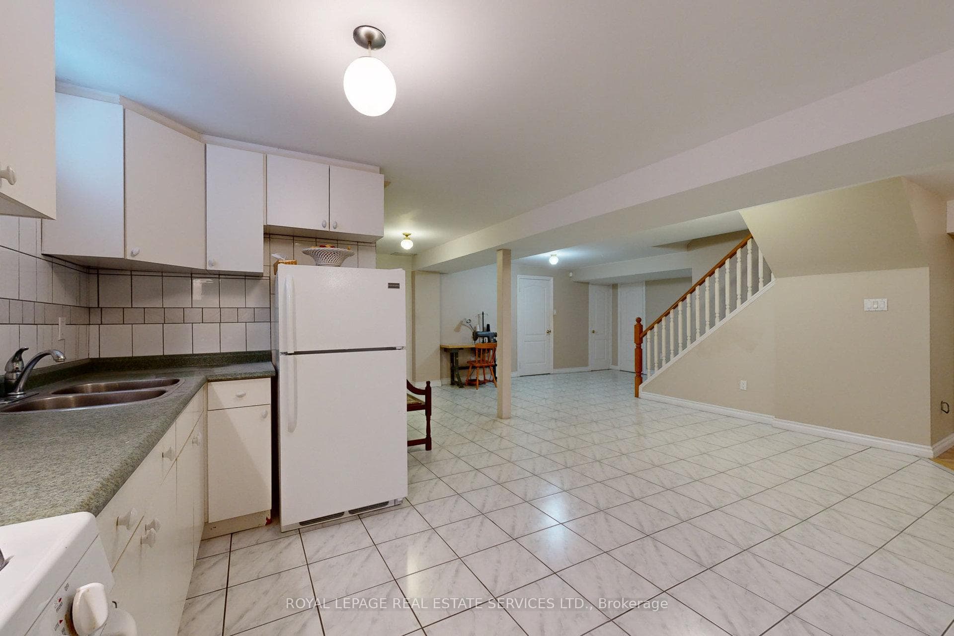 49 Iona Crescent photo 32