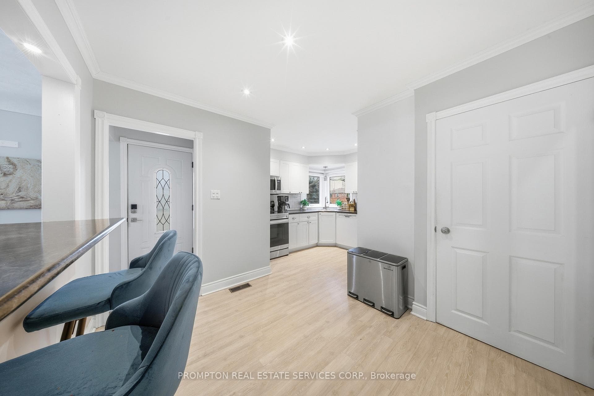 16 Fernwood Crescent photo 8