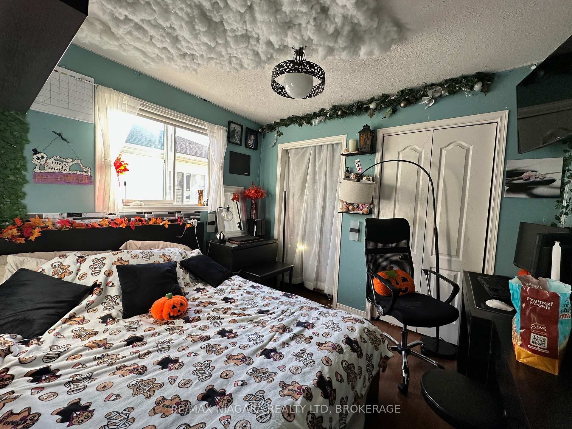 209 AUTUMN Crescent photo 11