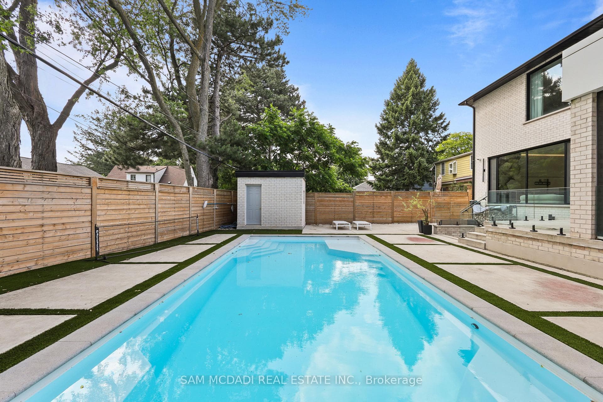 2186 Harcourt Crescent photo 49