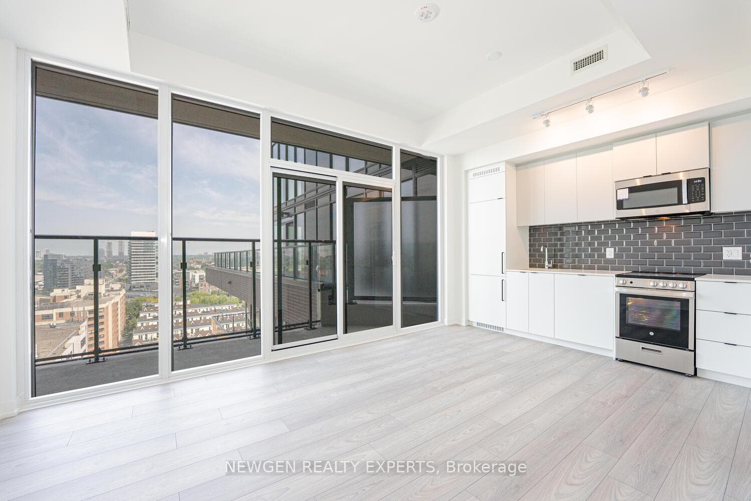 285 Dufferin Street Unit 1203 photo 9