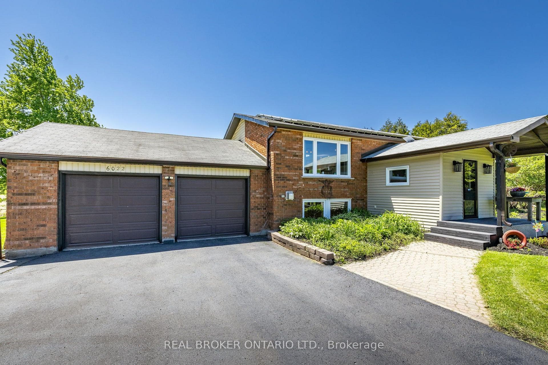 6022 Trafalgar Road photo 4