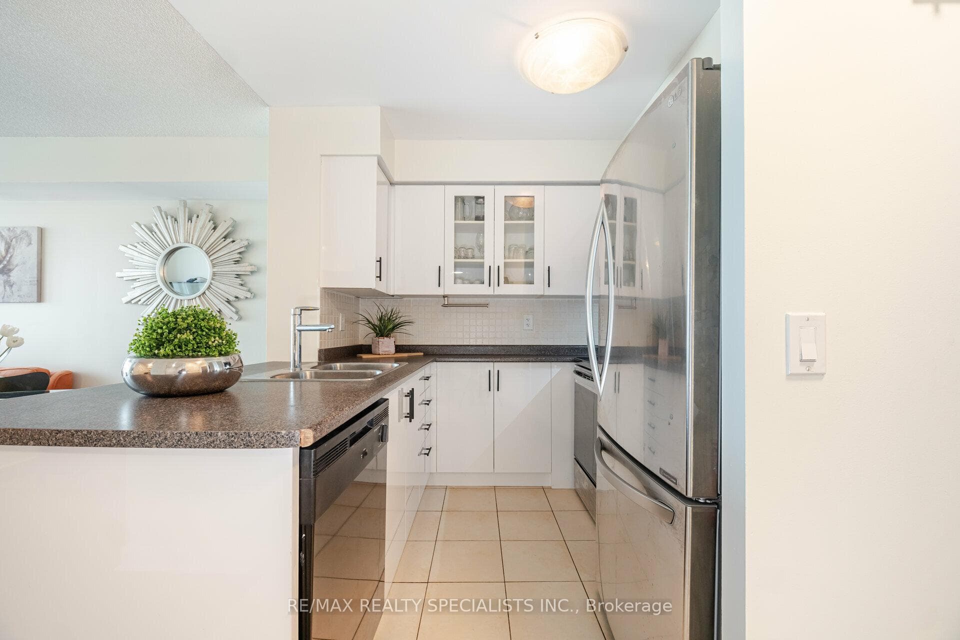 235 Sherway Gardens Road Unit 1609 photo 8