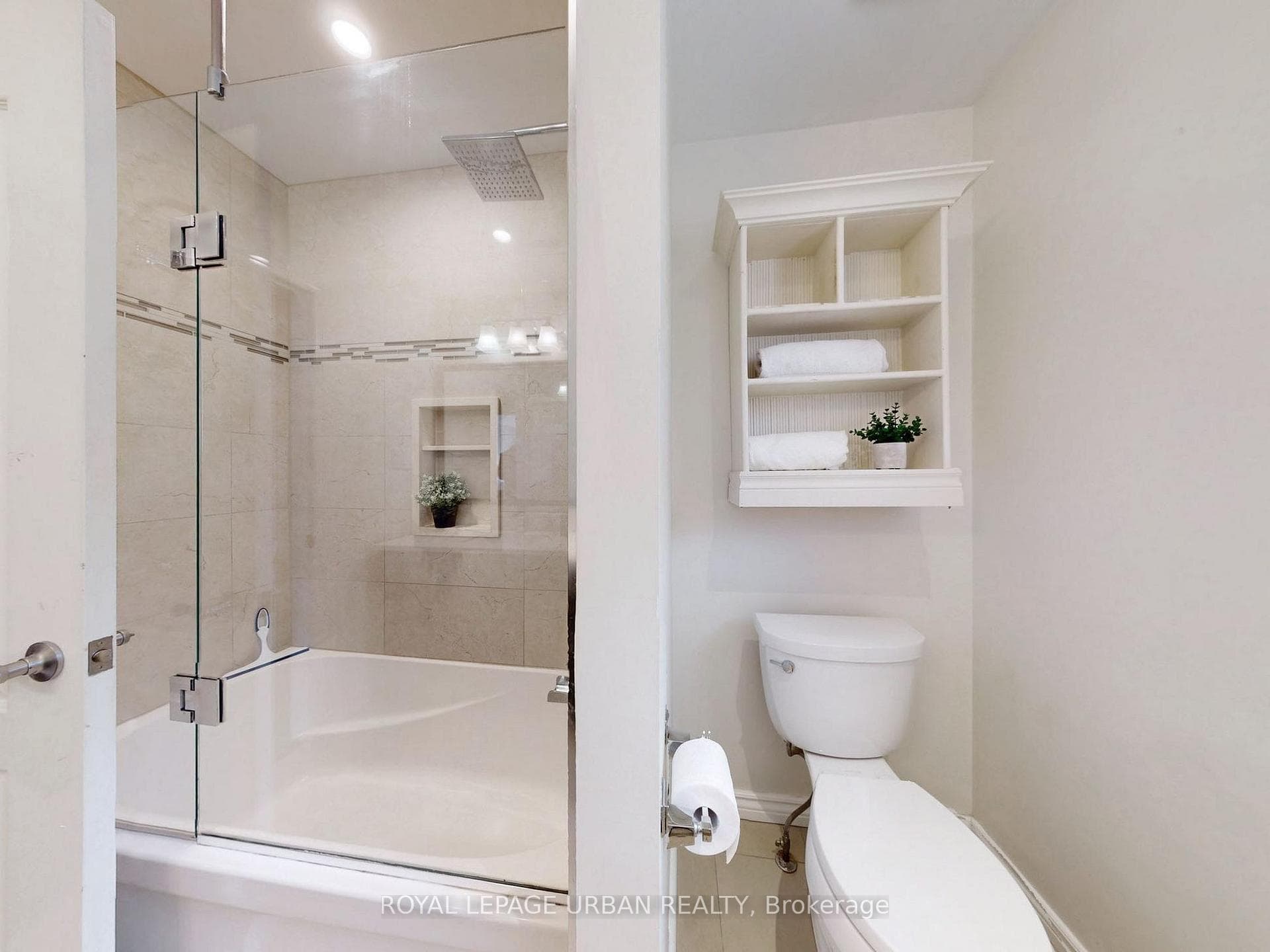 Glass Enclosure and Door to Soaker Tub