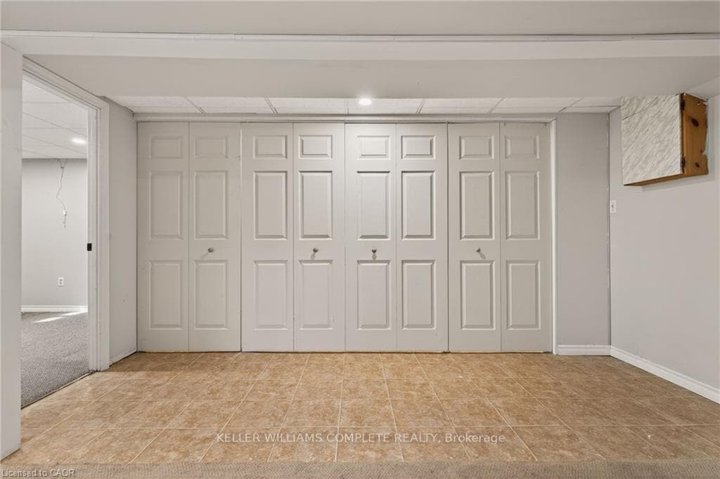 148 Huxley Avenue photo 34