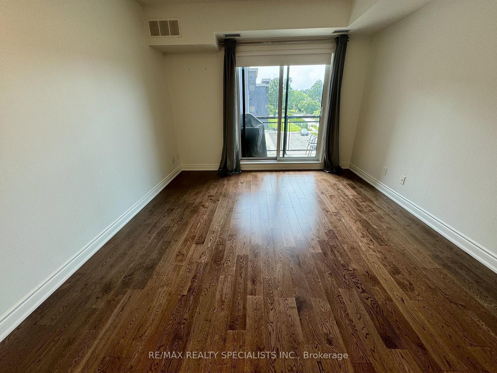 3170 Erin Mills Parkway Unit 319 photo 6