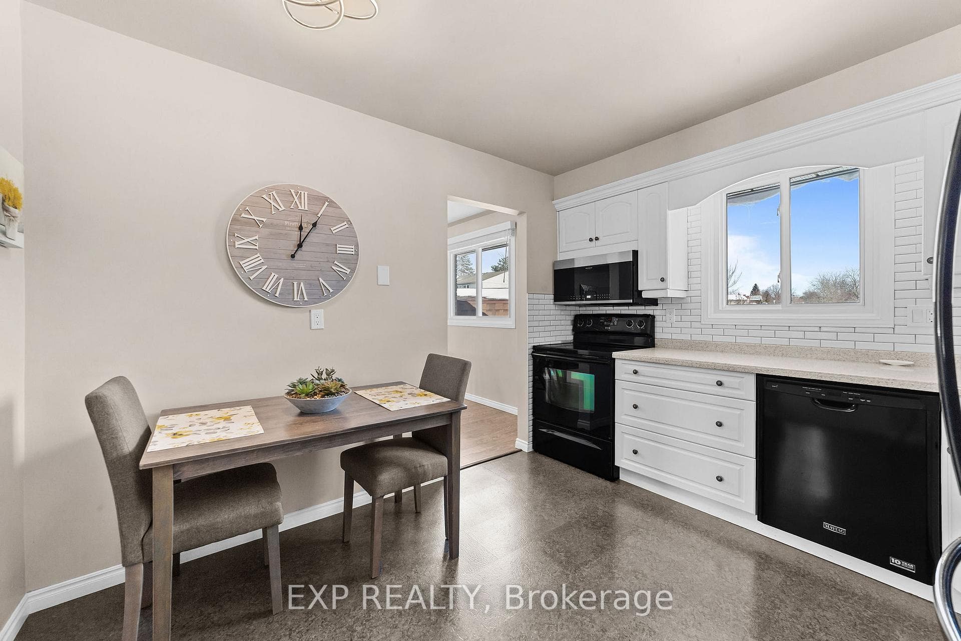 111 Roundhill Court photo 12