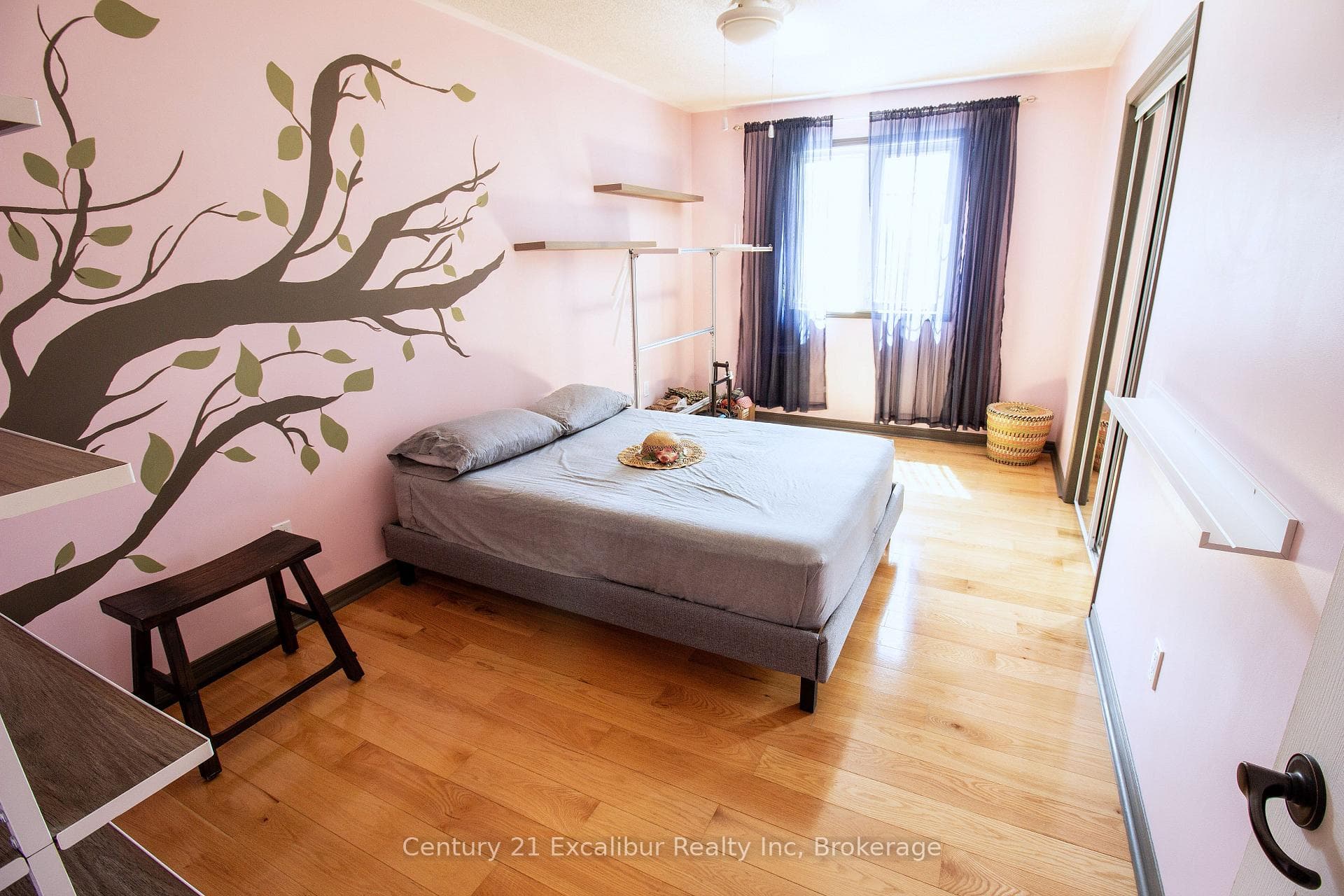 591 Wellington Street photo 14