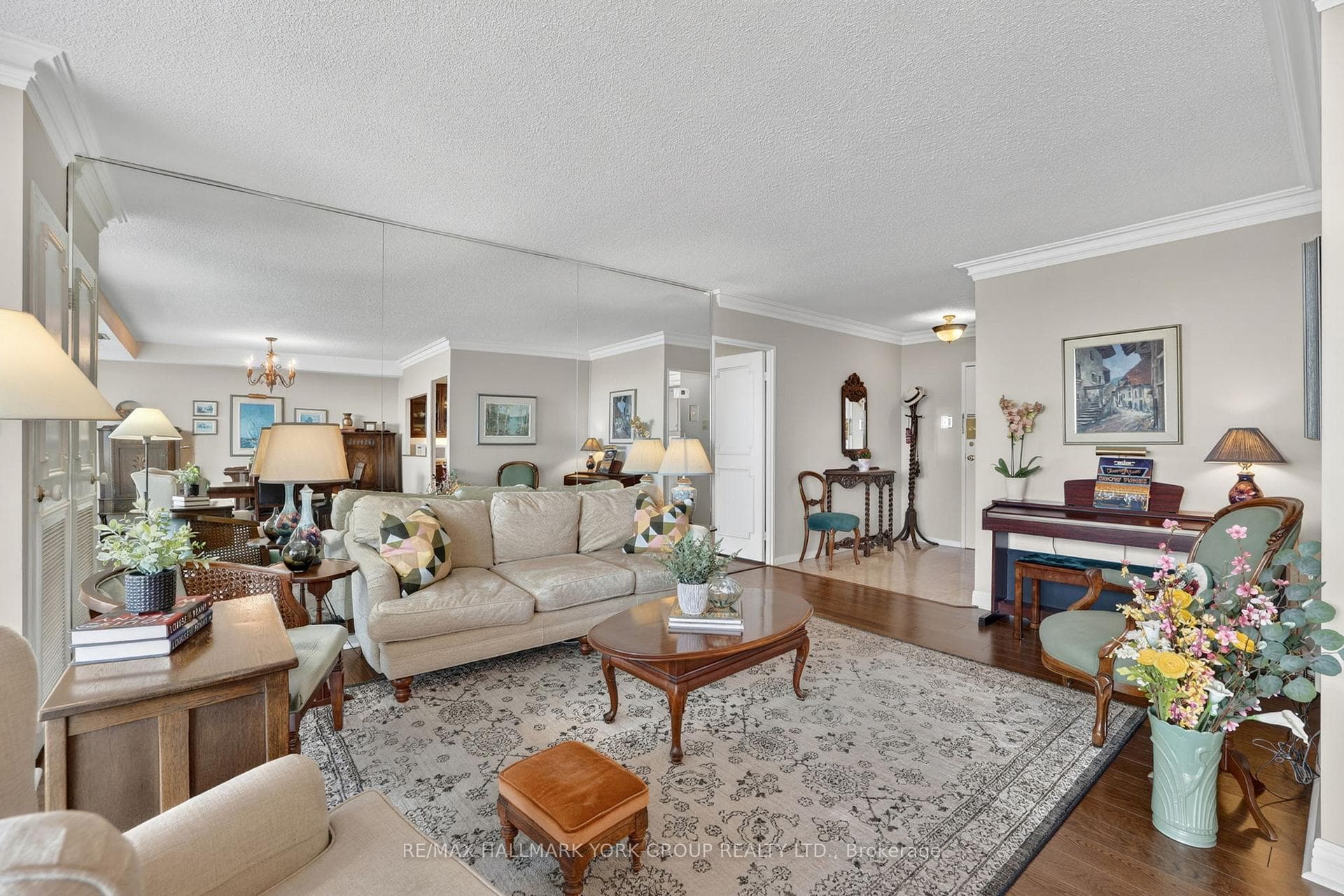 8111 Yonge Street Unit 1812 photo 14
