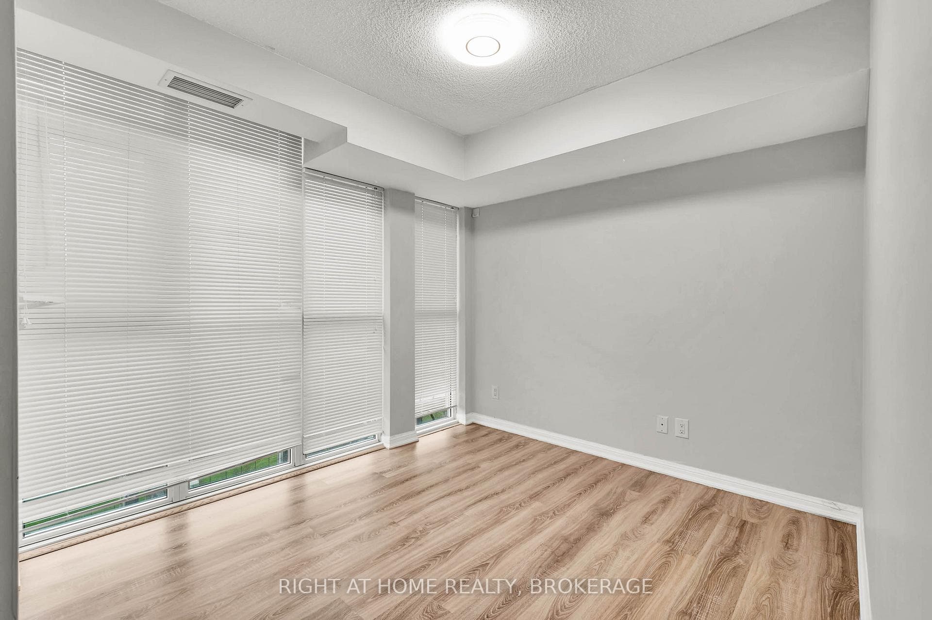 35 Bastion Street Unit 1617 photo 19