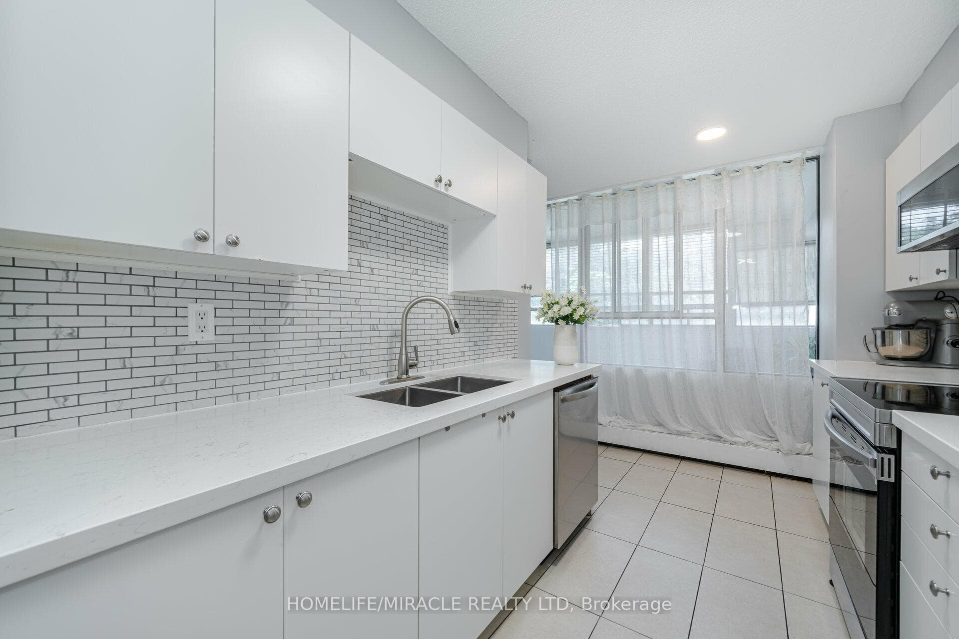 5580 Sheppard Avenue Unit 305 photo 8