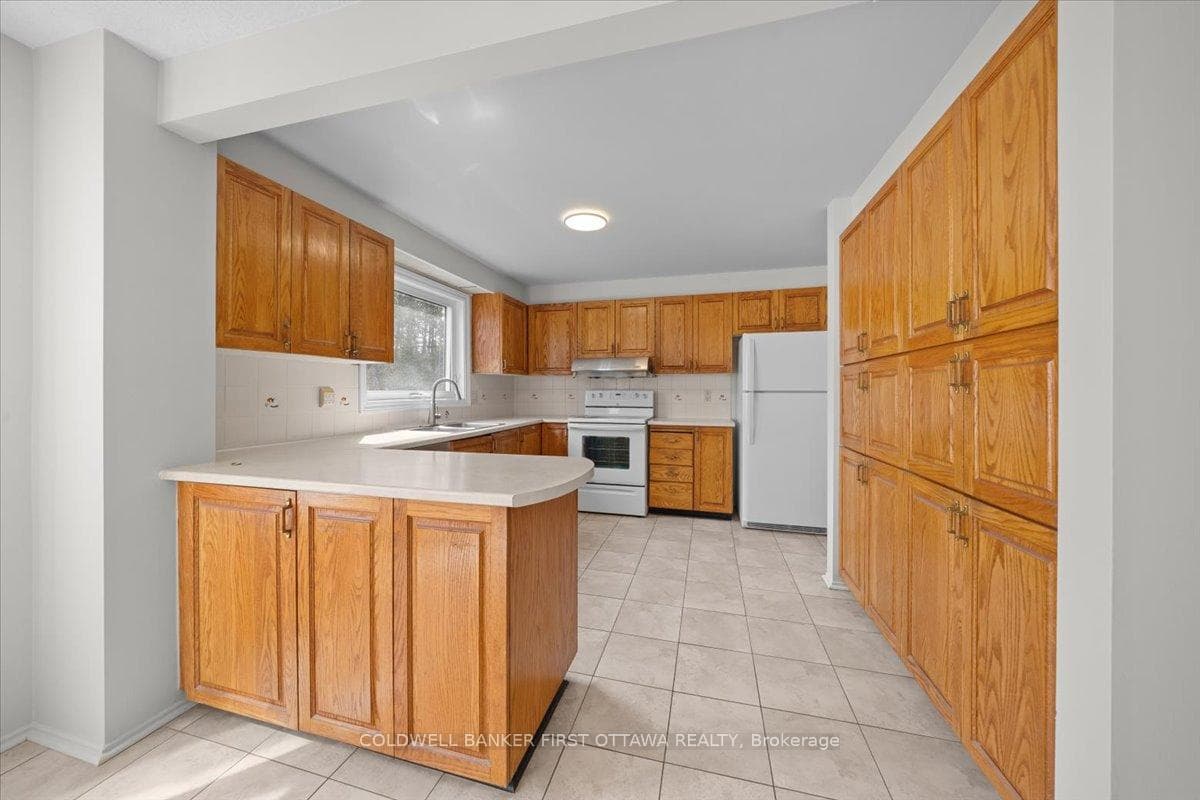 1841 Thistleleaf Crescent photo 10