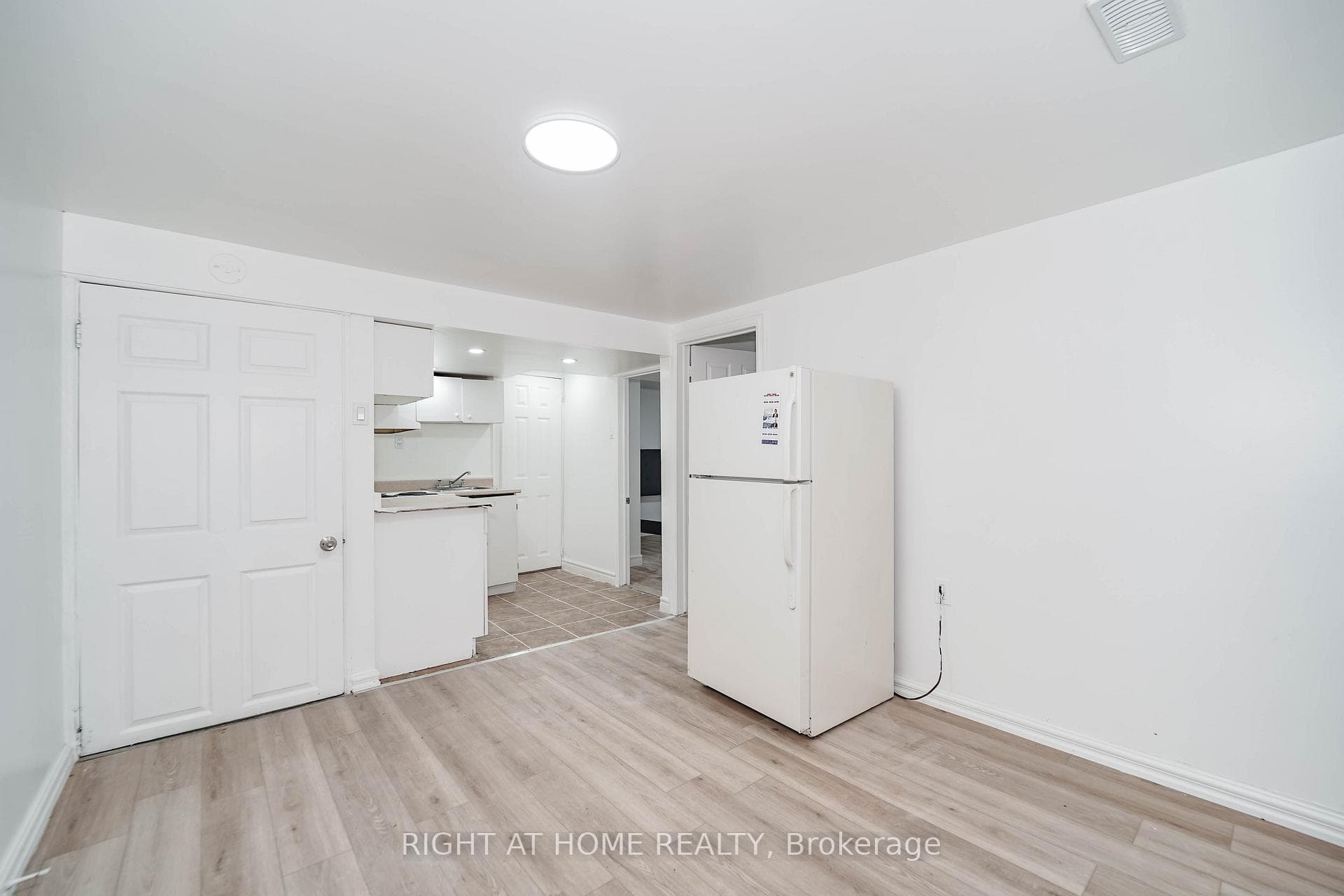 4456 Lawrence Avenue photo 35