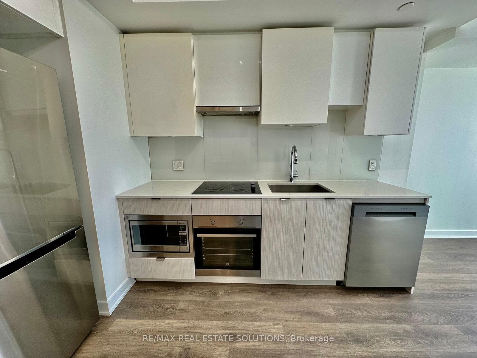 195 Redpath Avenue Unit 1211 photo 3