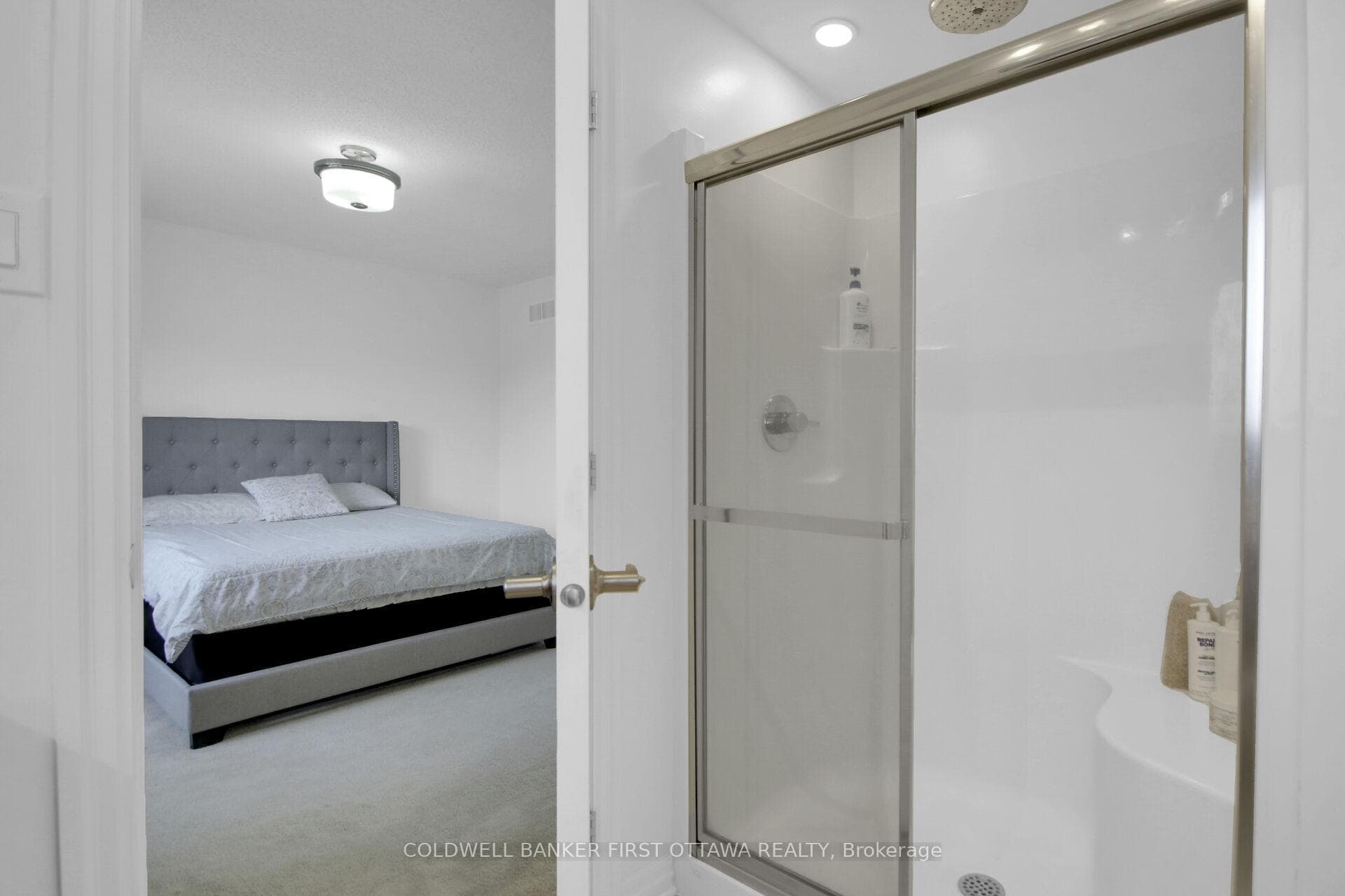 168 Hawkshaw Crescent photo 23