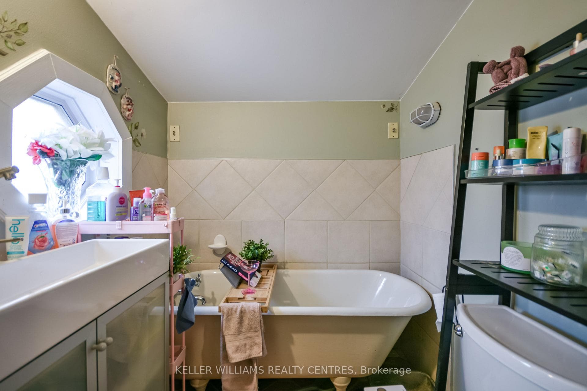 380 Frederick Street photo 22