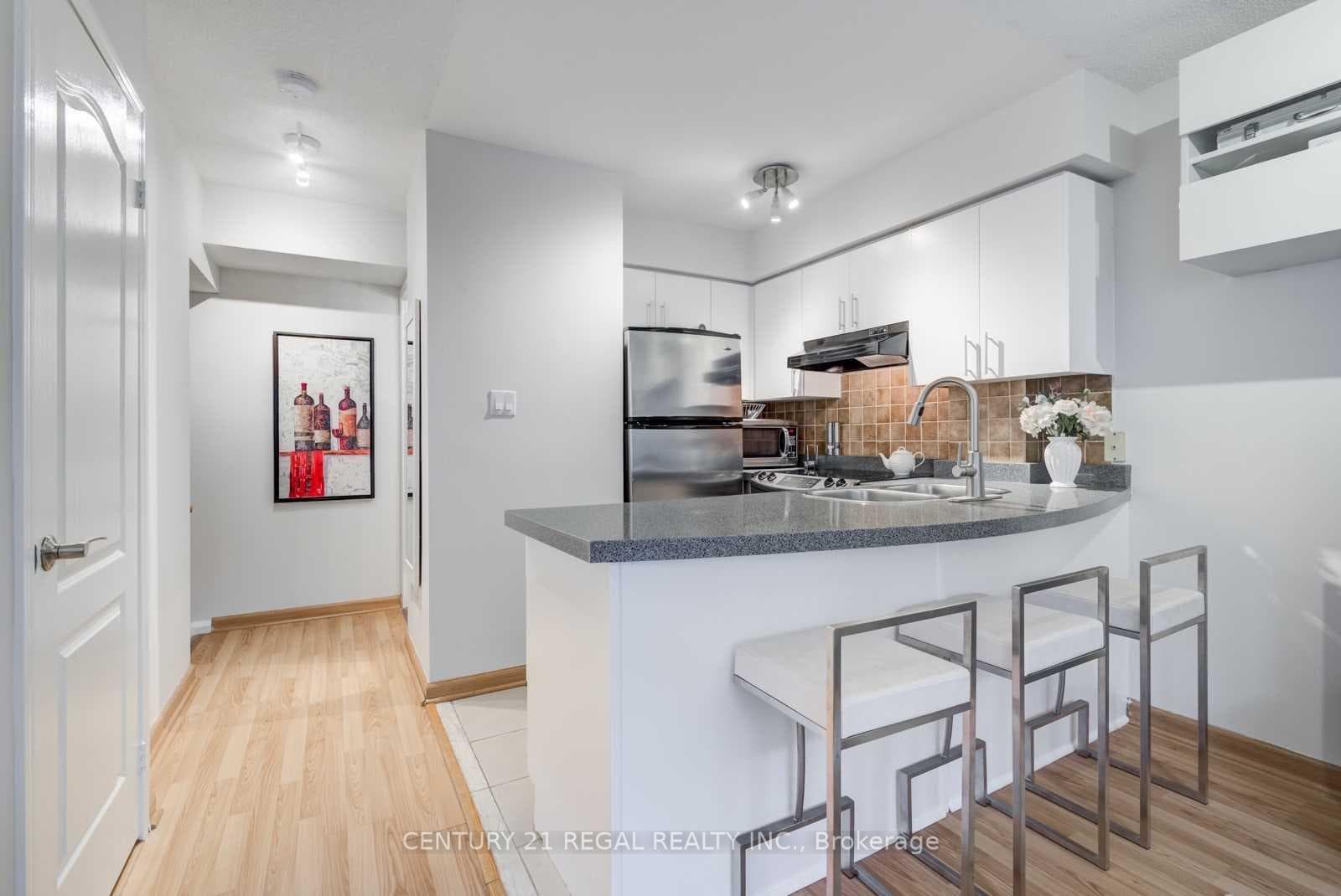26 Douro Street Unit 329 photo 5