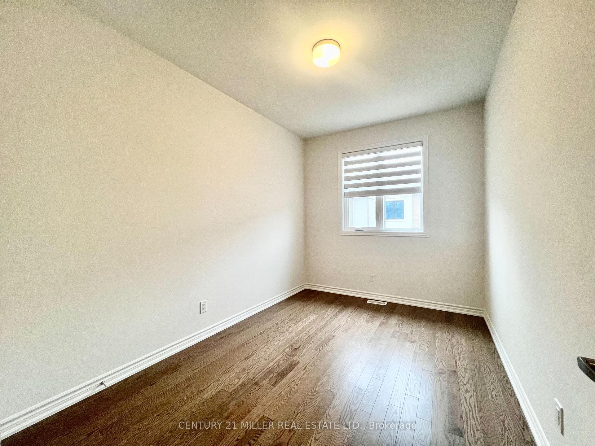 1189 Dartmouth Crescent photo 14