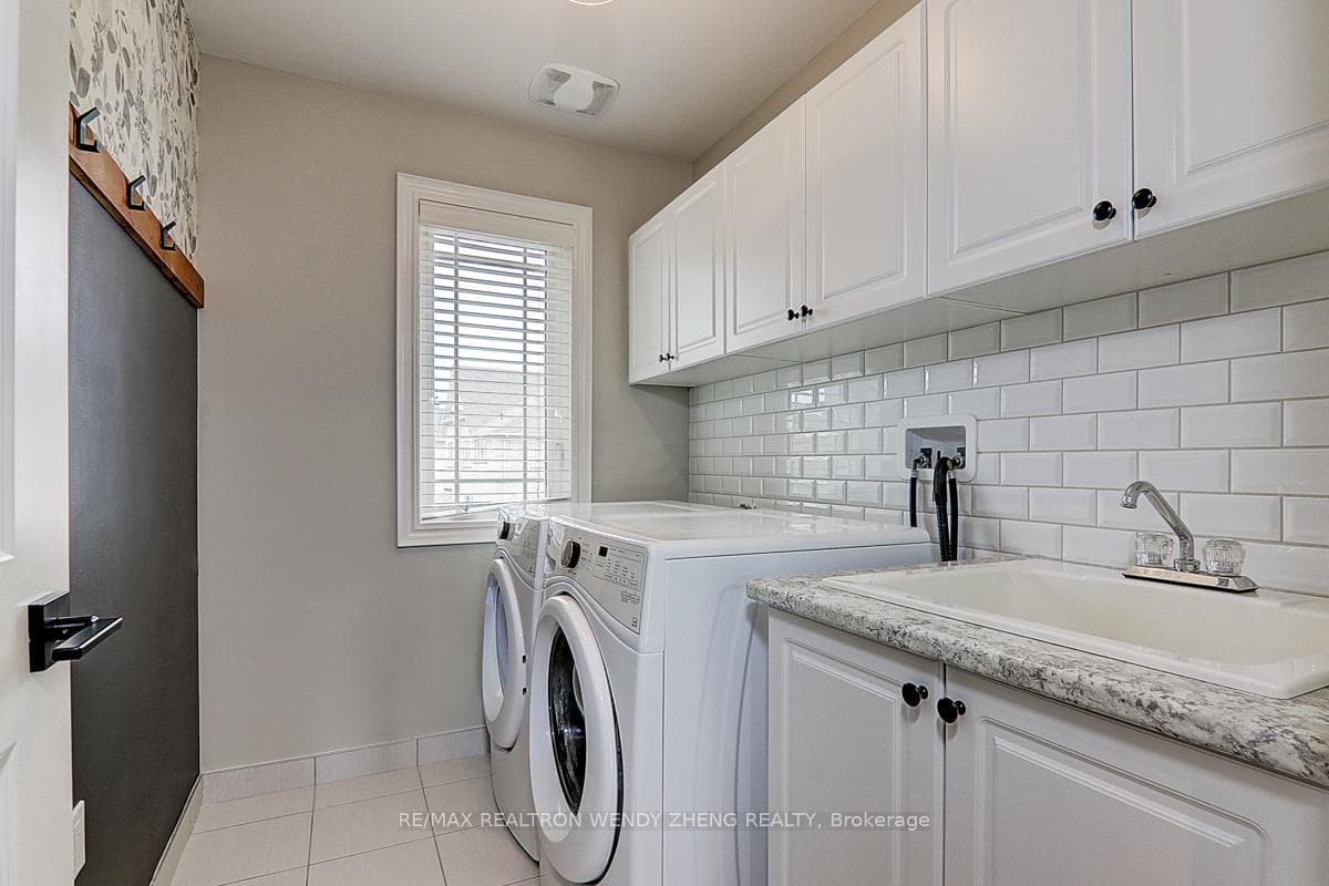 64 Robert Wilson Crescent photo 28