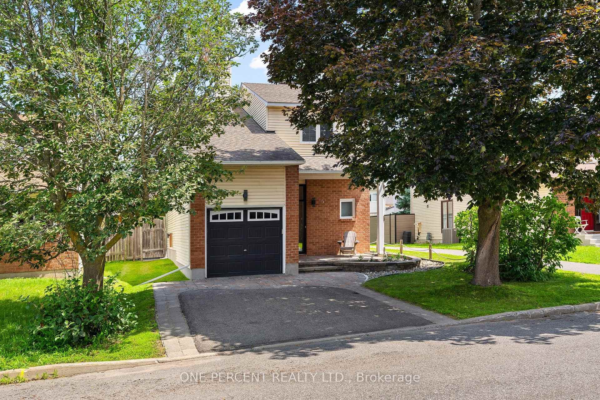 8 Rastila Crescent photo 1